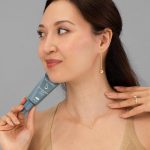 aplikacja serum przed snem twarz