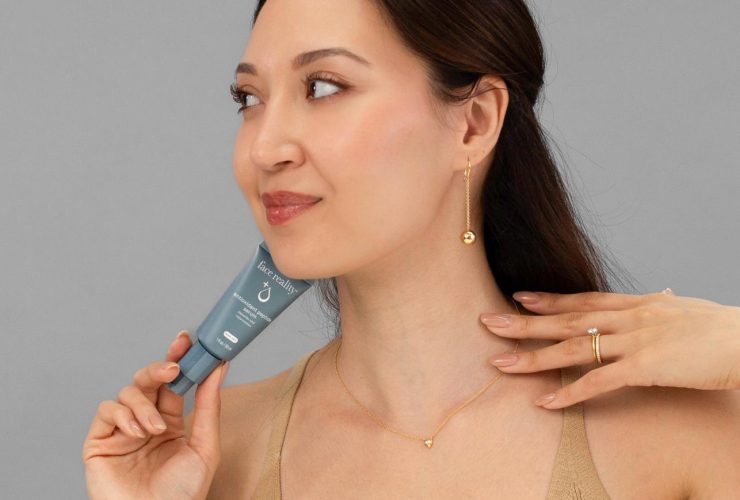 aplikacja serum przed snem twarz