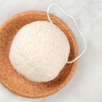 gąbka konjac do pielęgnacji twarzy z naturalnymi włóknami do oczyszczania