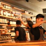 Serum z bakuchiolem to przeciwstarzeniowy kosmetyk redukujący zmarszczki i przebarwienia skórne