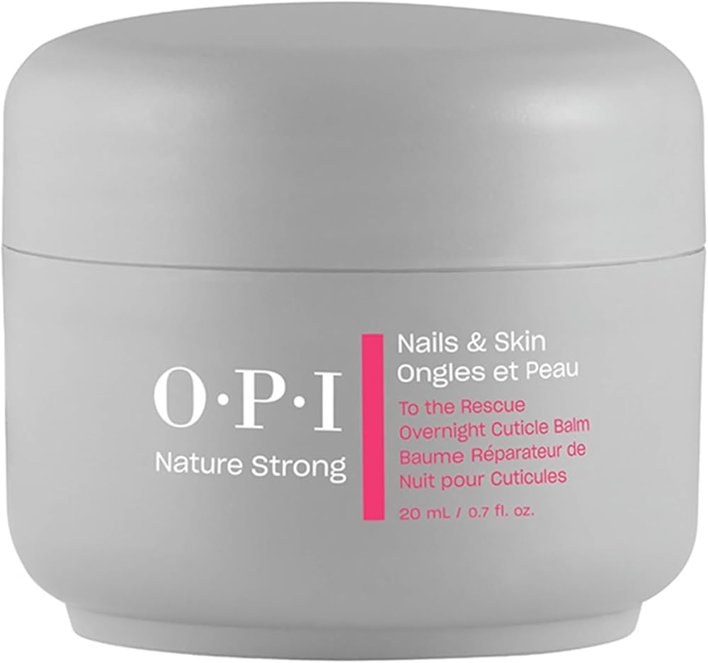 Powiększony widok suchej i popękanej skórki przed nałożeniem balsamu