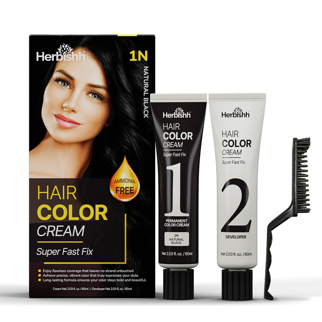 kobieta w salonie fryzjerskim z folią na pasmach włosów podczas farbowania