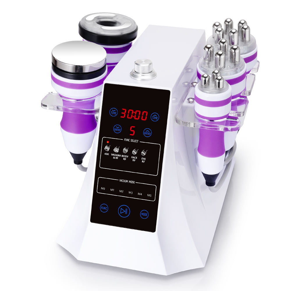 głowica ultradźwiękowa ślizgająca się po wilgotnej skórze brzucha w trakcie masażu